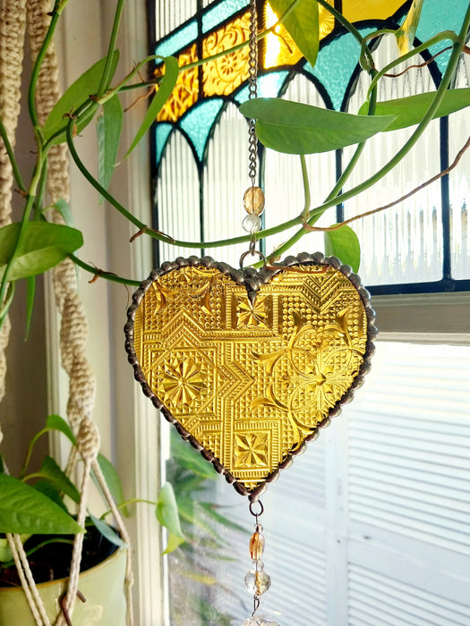Available Saturday 3pm AEST Heart of sparkling sunshine 💛            Mallocene