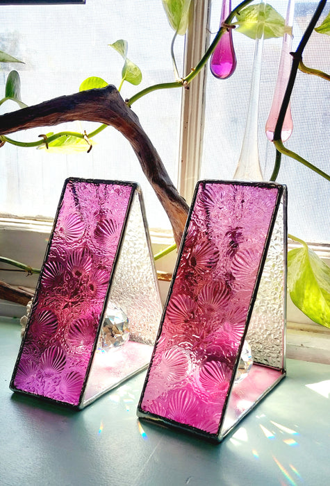 🩷 Pink triangle rainbow prism holder. Oceanic