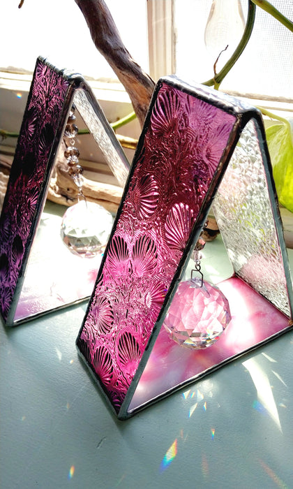 🩷 Pink triangle rainbow prism holder. Oceanic