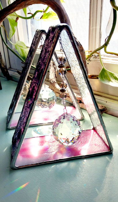 🩷 Pink triangle rainbow prism holder. Oceanic
