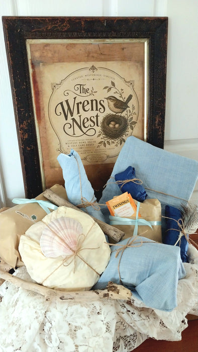 Vintage coastal Mystery box 8